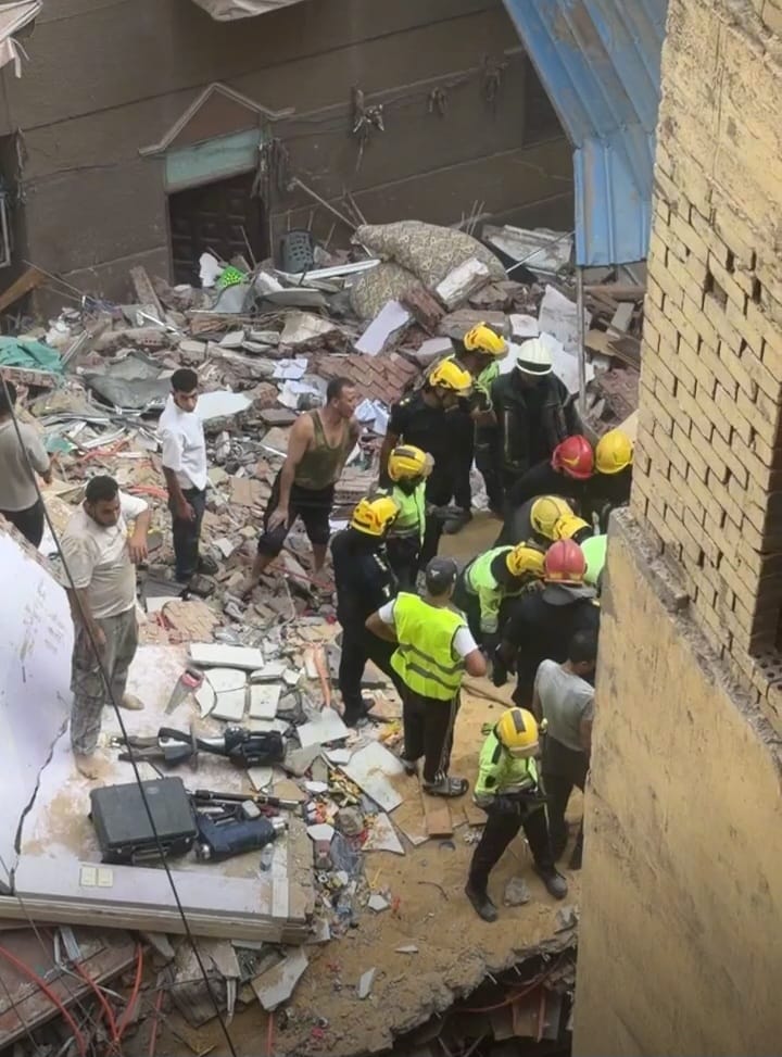 استمرار البحث عن مفقودين بعقار حدائق القبة المنهار (2)