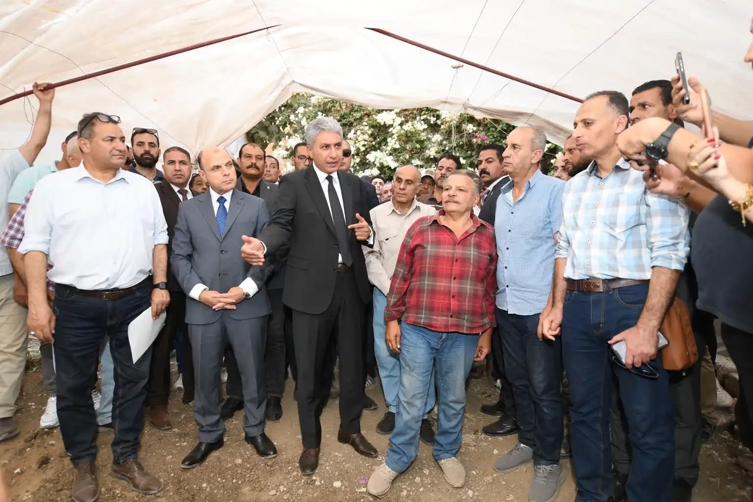 وزير السياحة والآثار يتفقد موقع الكشف الاثرى وزير السياحة والآثار يتفقد موقع الكشف الاثرى