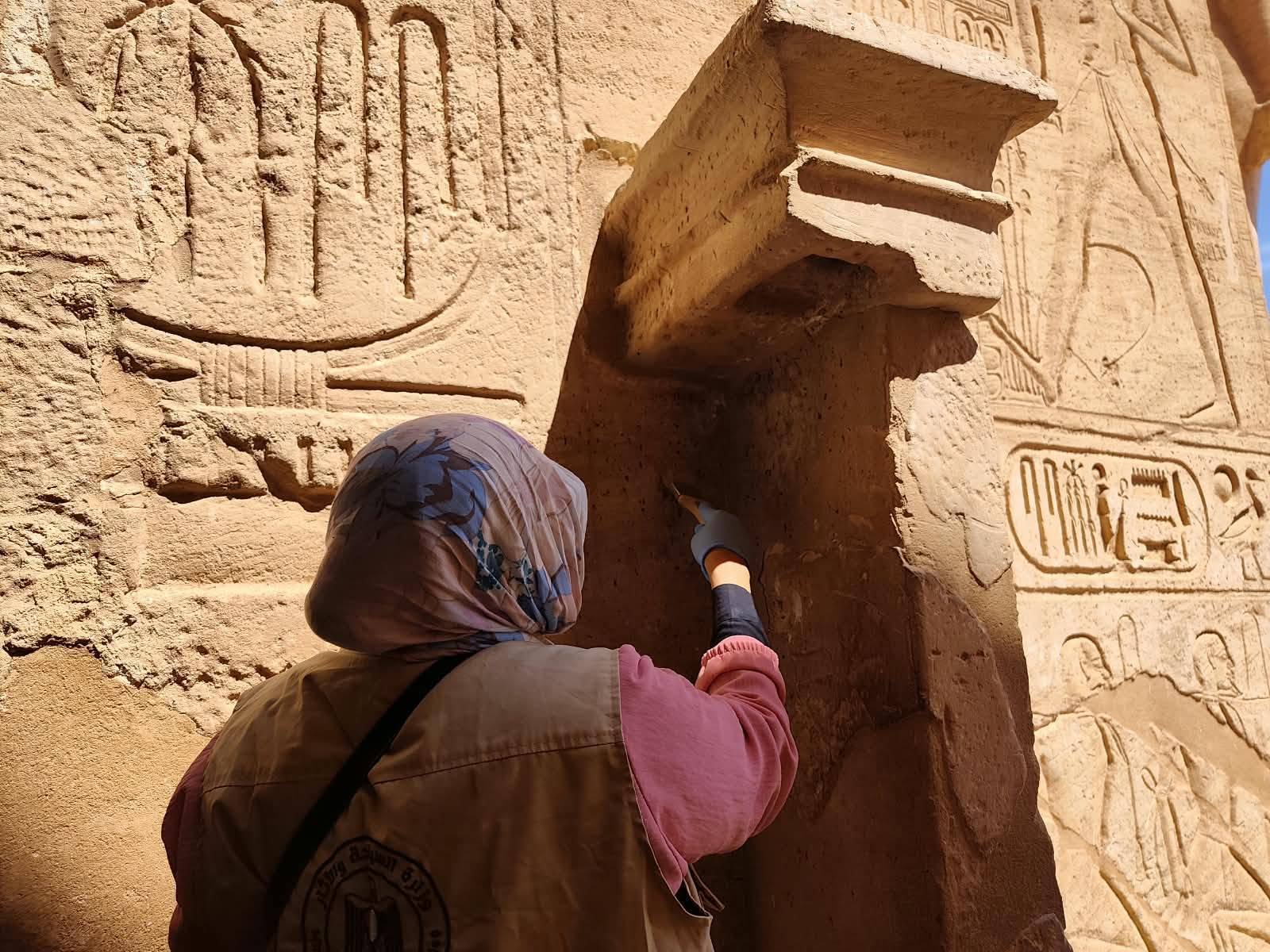 أعمال الترميم بأبوسمبل
