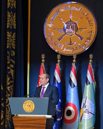الرئيس السيسي بالندوة التثقيفية للقوات المسلحة (2)