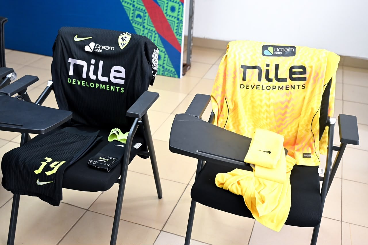 الزي الخاص بالزمالك