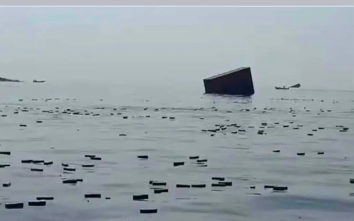مياه مضيق هرمز