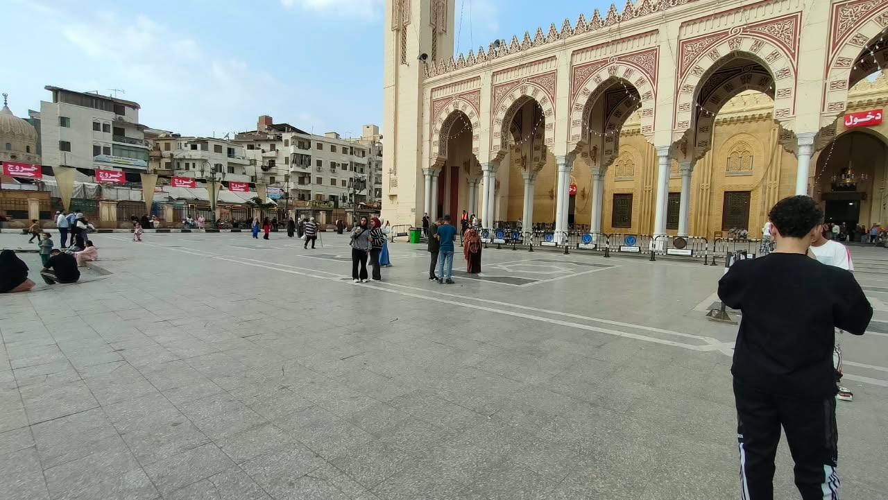 المسجد من الخارج _1