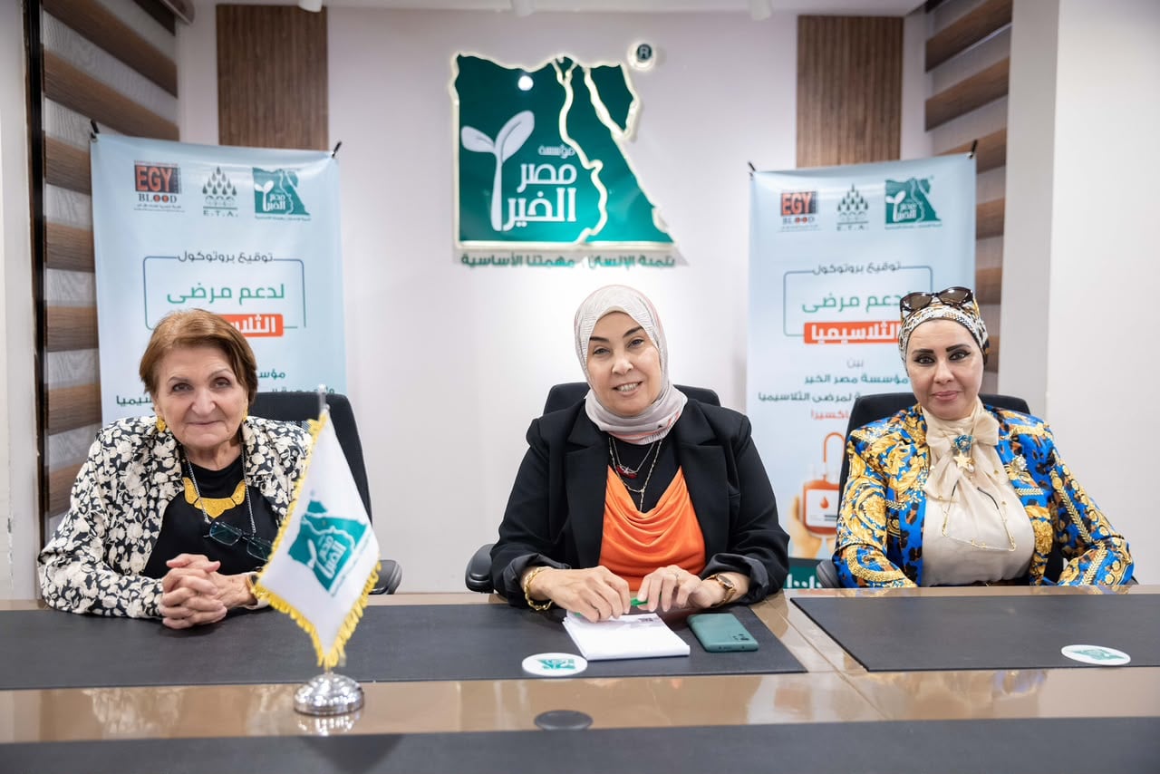 خلال توقيع البروتوكول  (2)