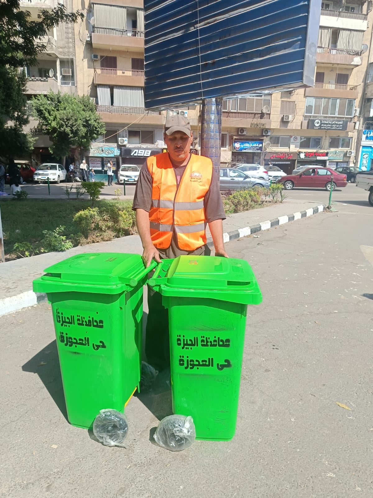 صناديق قمامة تابعة لحى العجوزة