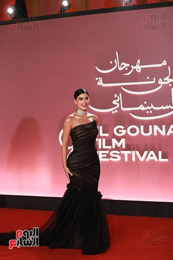 كارولين عزمي