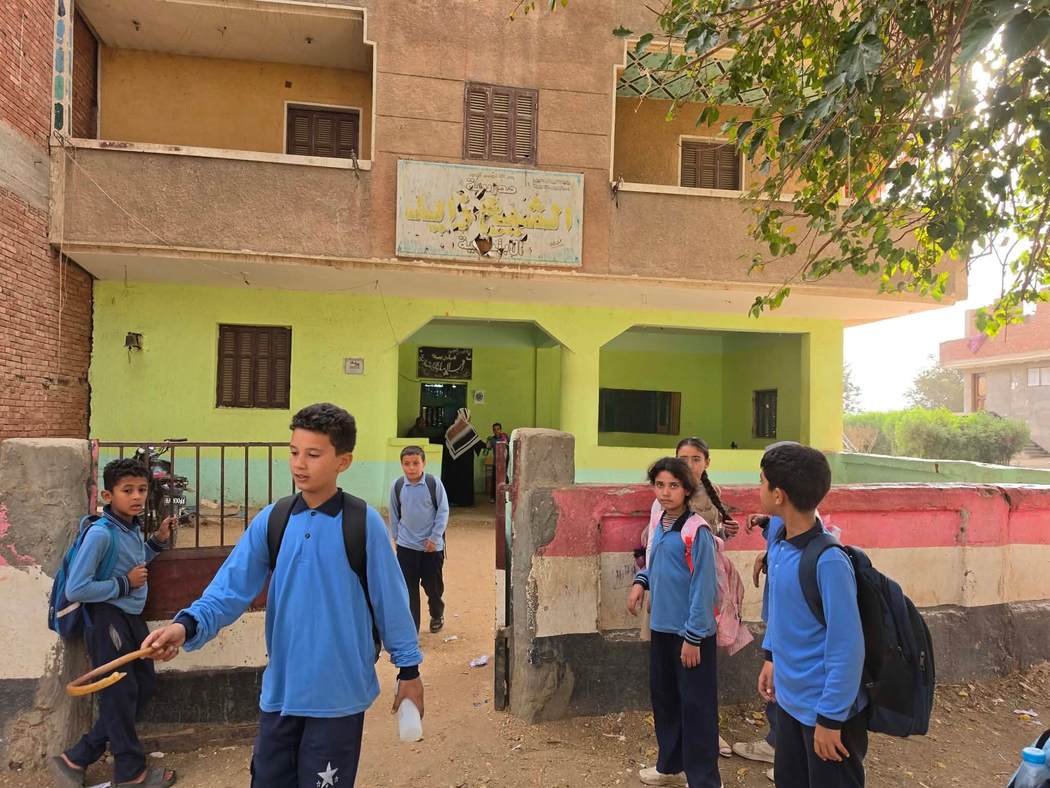 المدرسة داخل منزل الأهالى