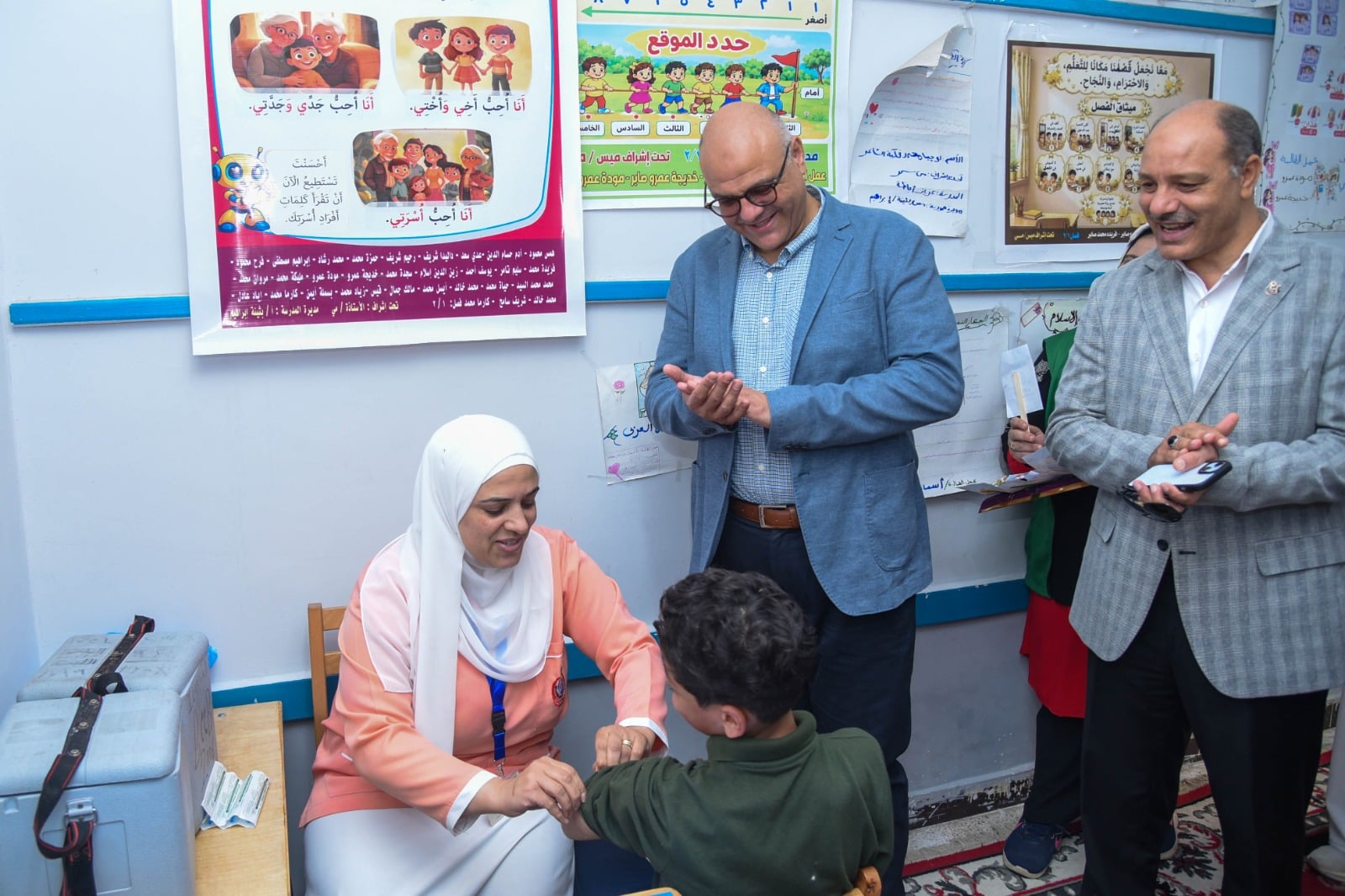 التطعيم داخل المدارس