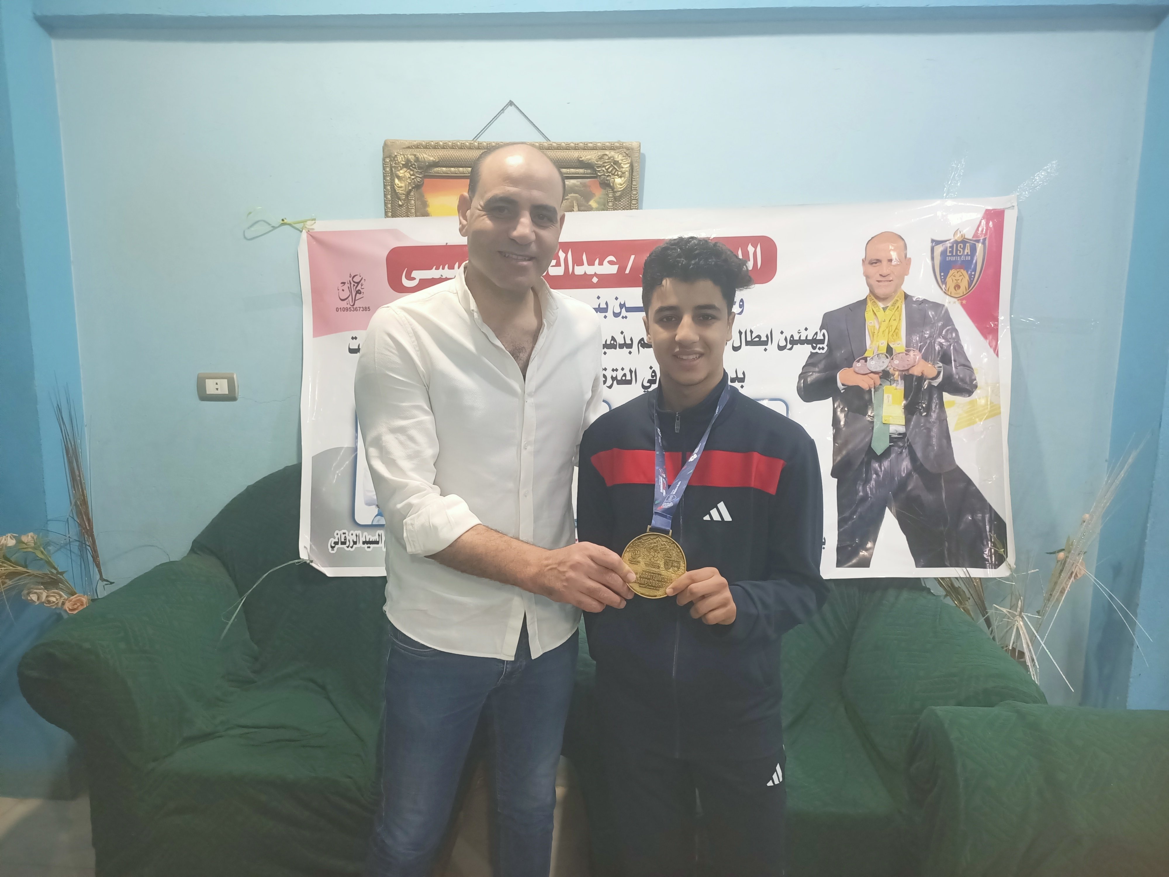 البطل مع مدربه