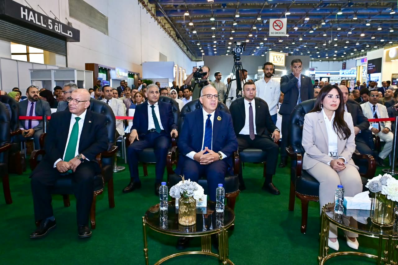تواجد وزير الموارد المائية والرى