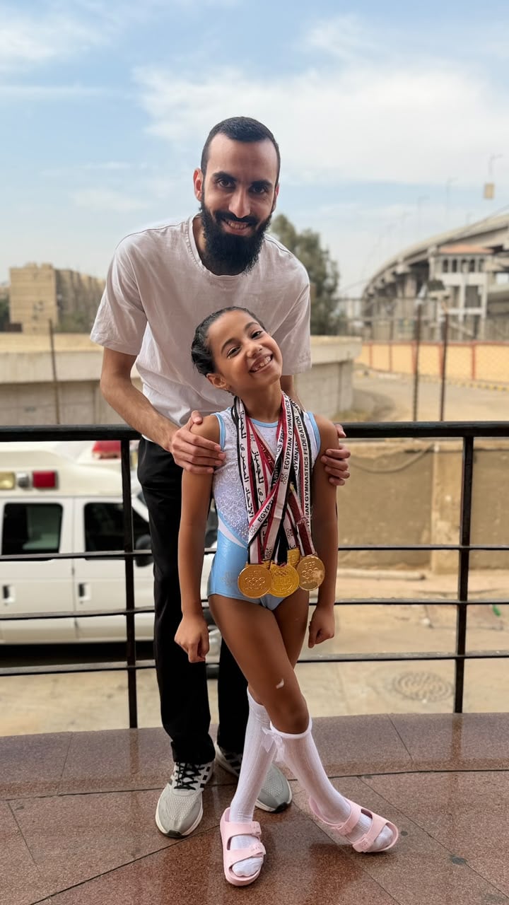 فيروز مع أحد مدربيها