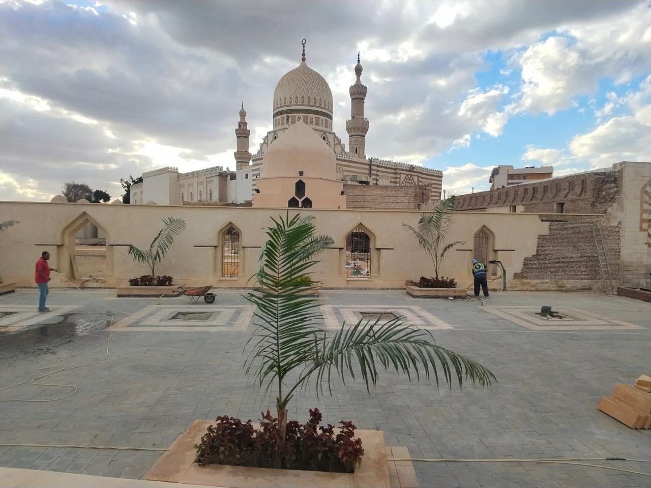 ترميم "مقابر العباسيين" والسور الأيوبي ورباط أم العادل خلف السيدة نفيسة
