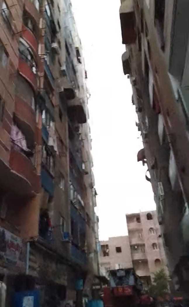 محاولة شاب القفز من عقار بالمنيب (1)