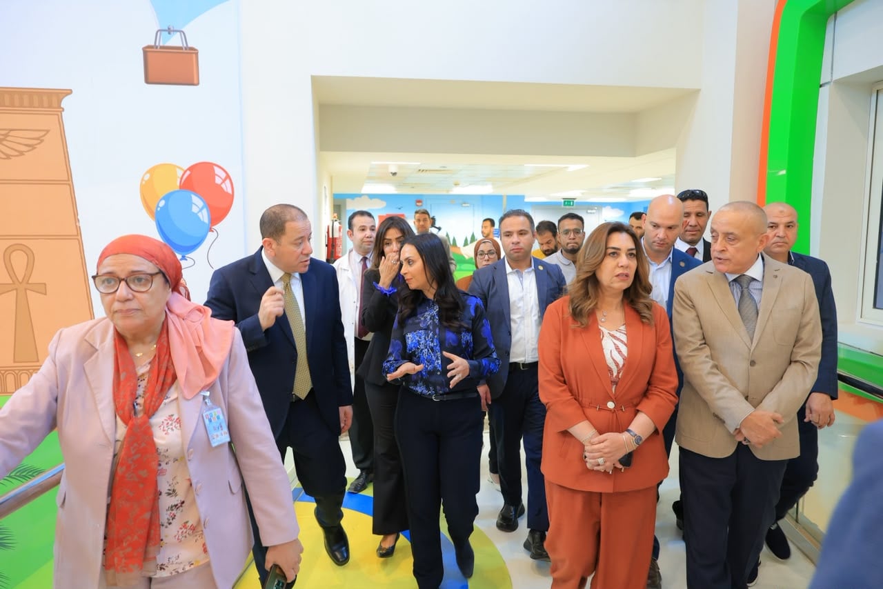وزيرتا التنمية المحلية والتضامن الاجتماعي تفتتحان وحدة جهاز السيكلوترون بالأقصر