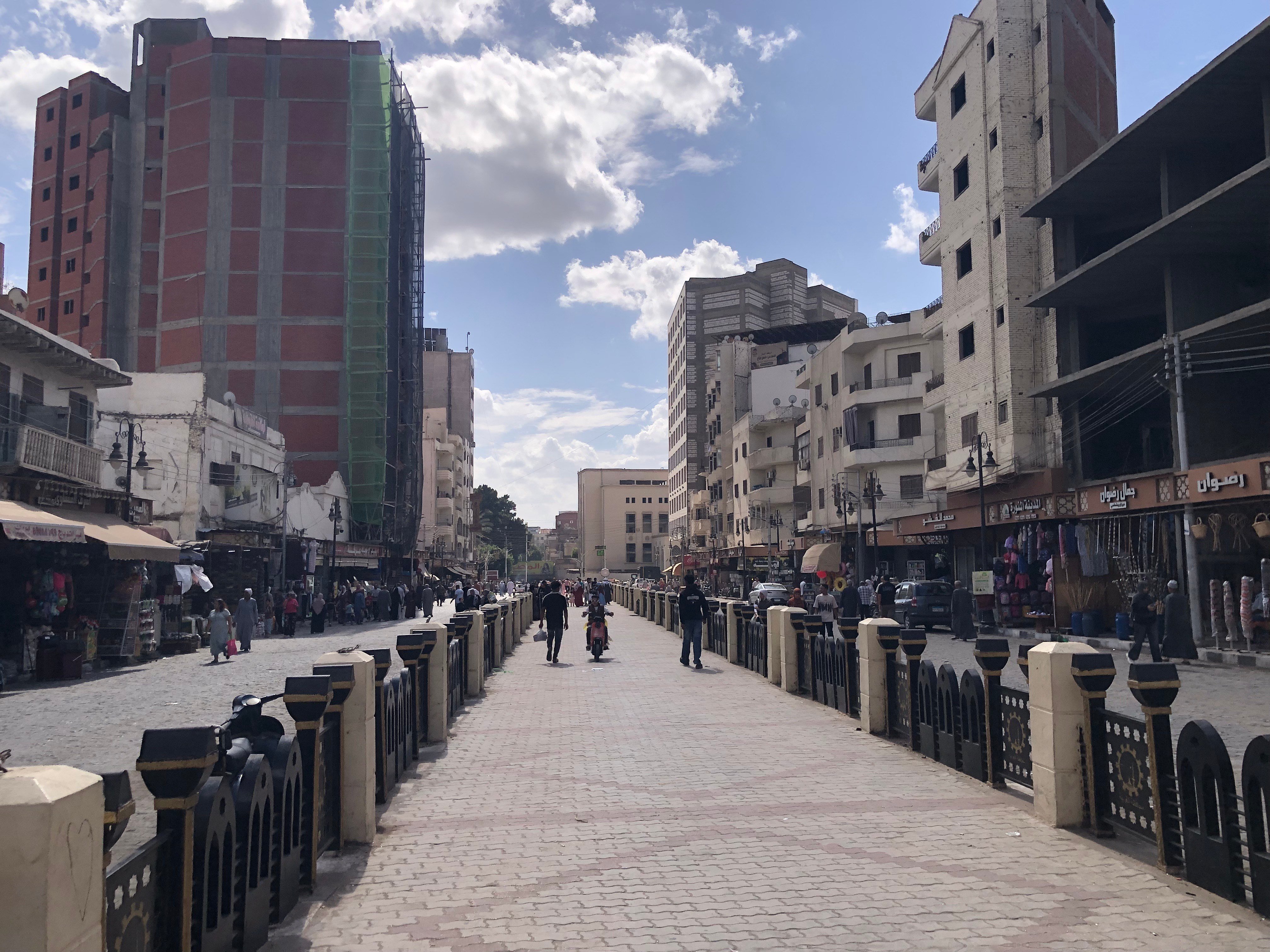 تجهيز المسجد وساحته الخارجية لاستقبال آلاف المريدين (2)