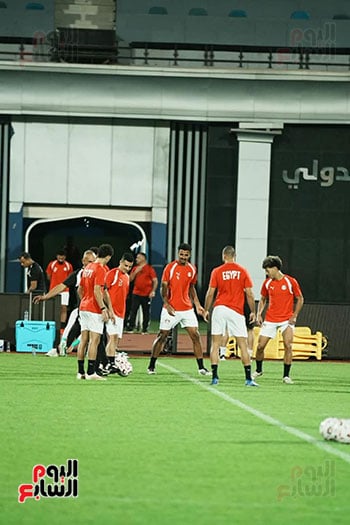 تدريبات بالكرة فى مران المنتخب