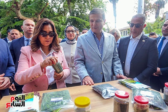 جولة الوزير على المعرض