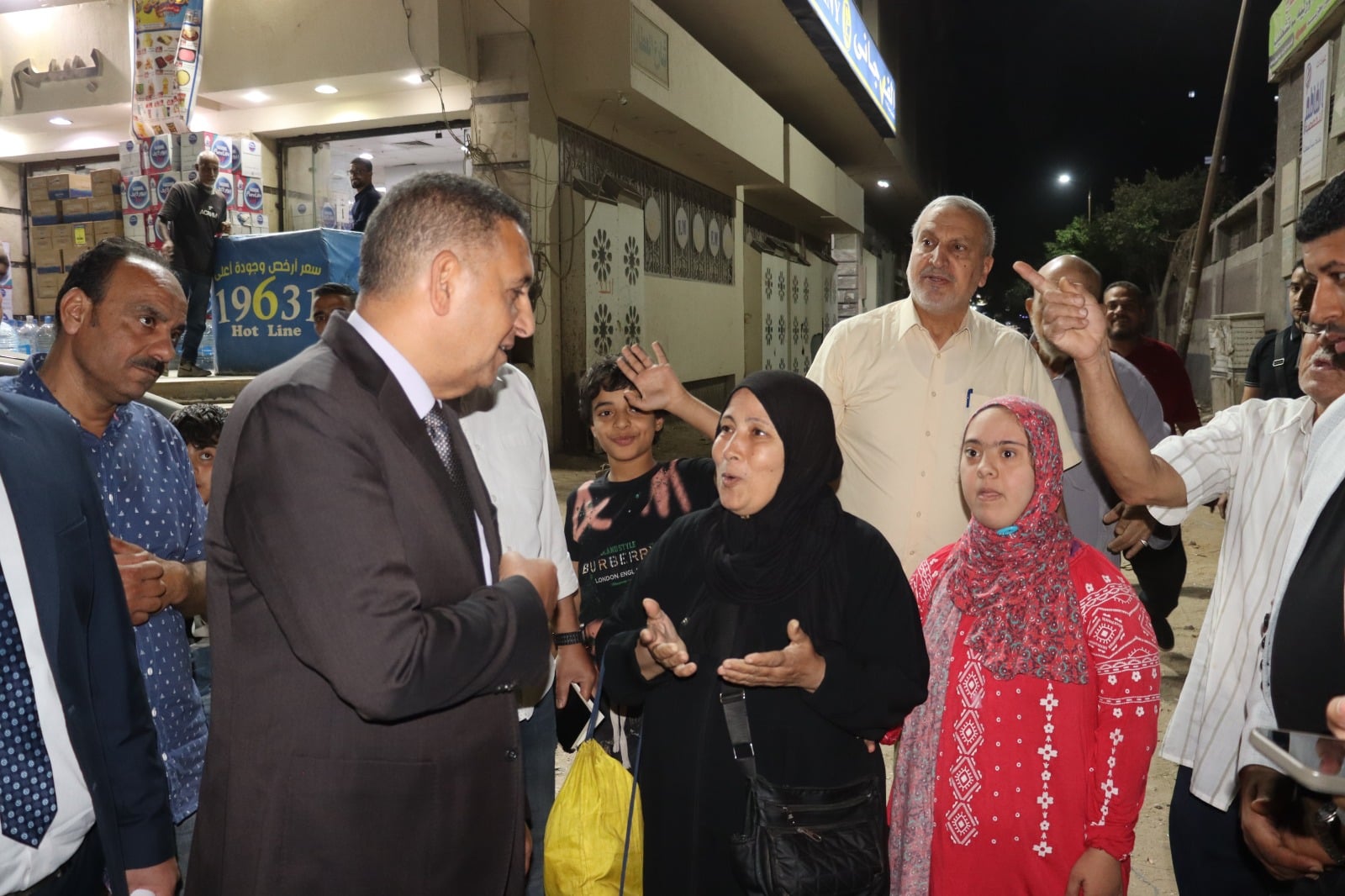 حديث مع المواطنين