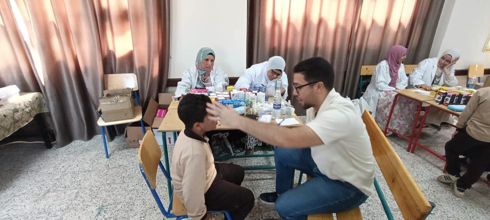 خلال فحص الطلاب