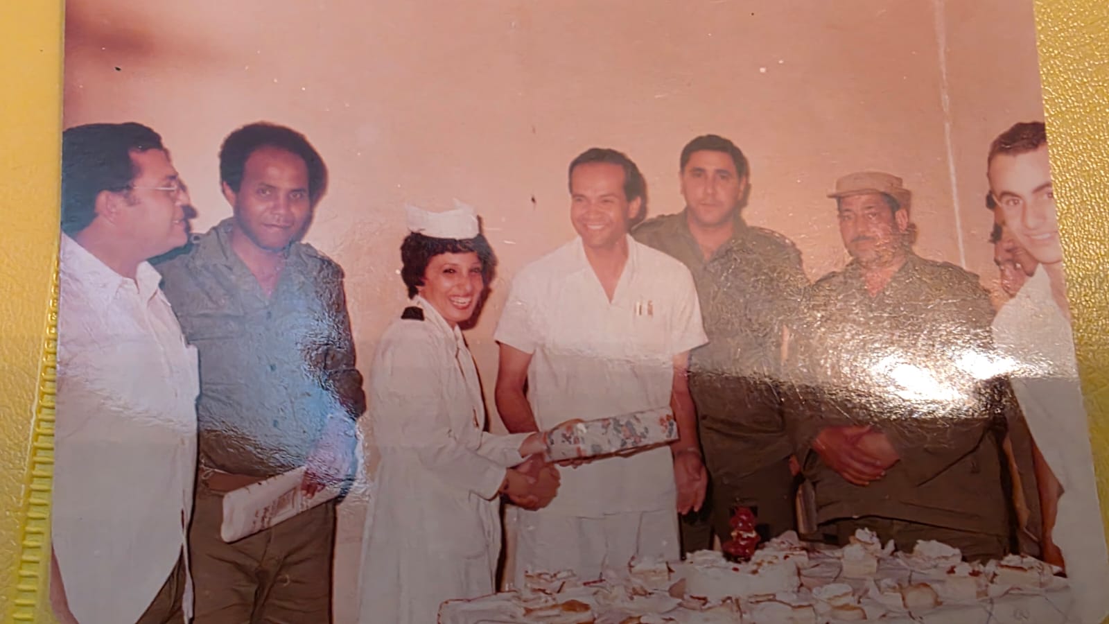 توزيع الهدايا اثناء الحرب