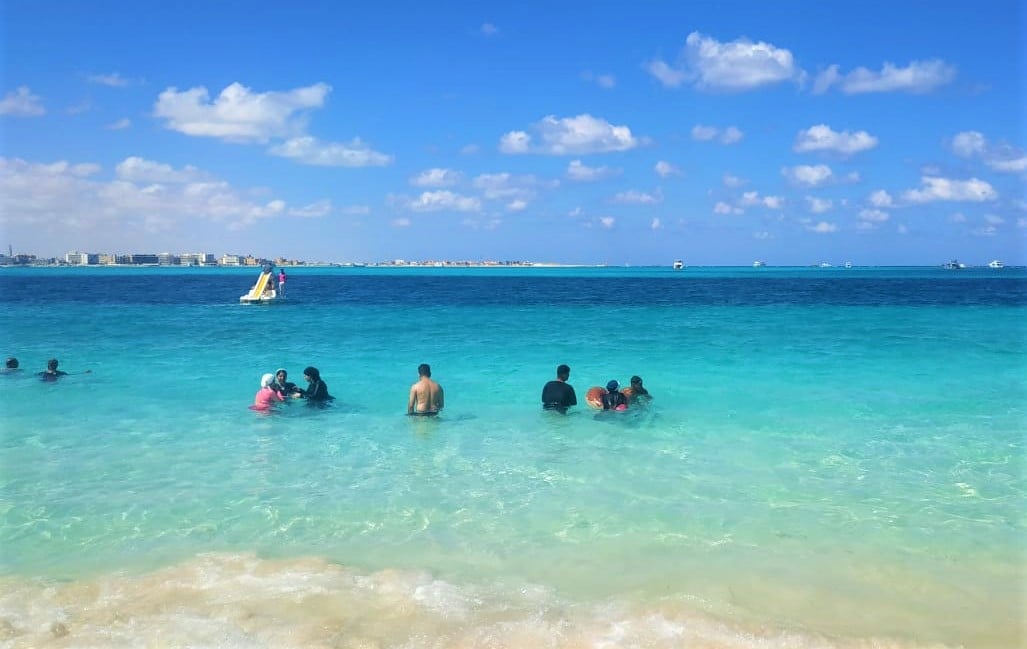 خصوصية وهدوء على شواطئ مطروح