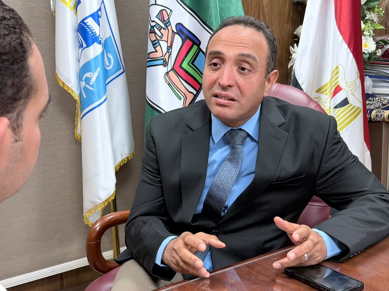 الدكتور عمرو كمال رئيس وحدة جراحة الصدر بمعهد الأورام