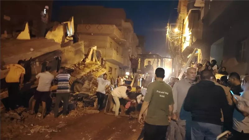 صورة المنزل المنهار