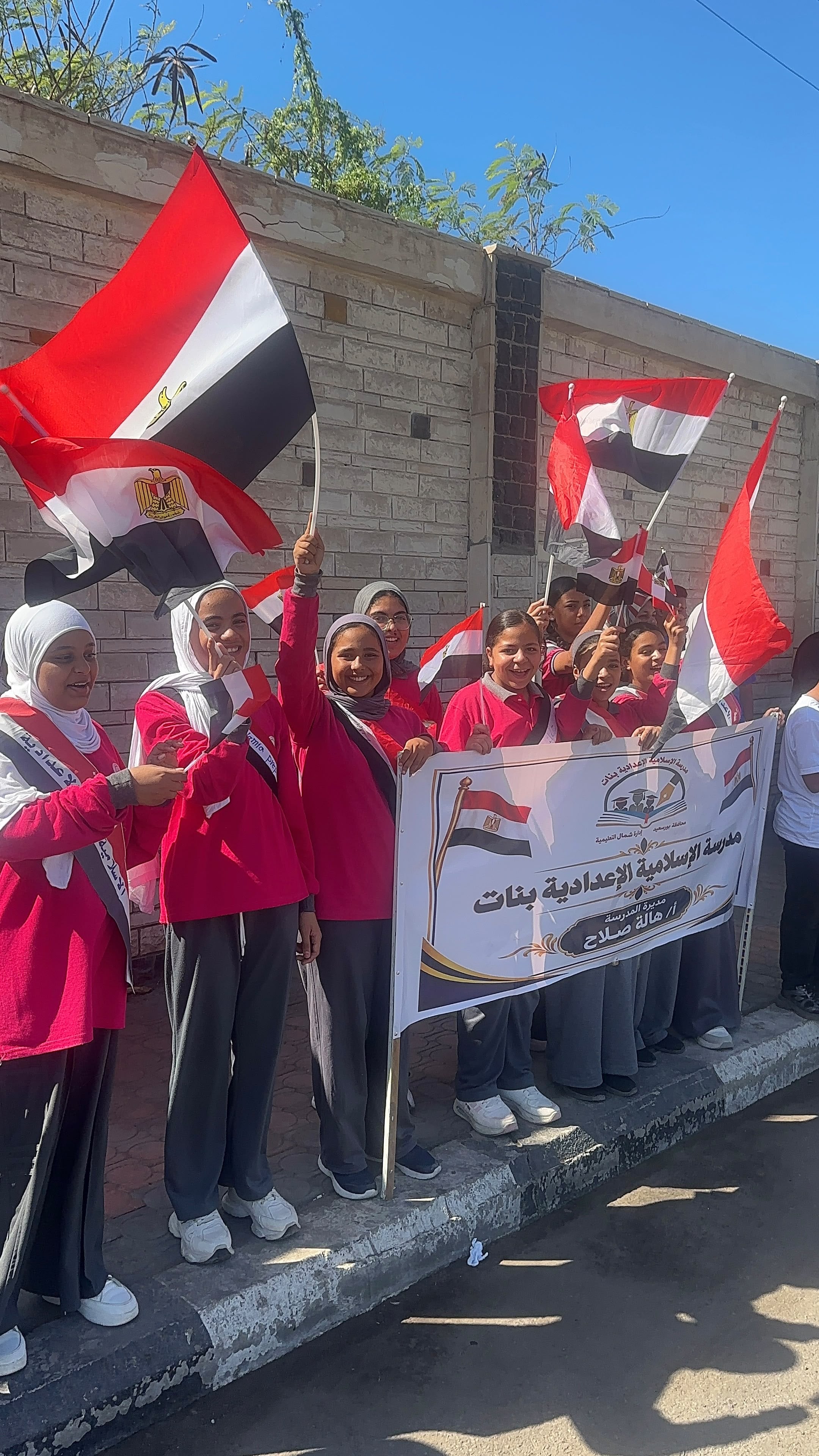 بنات بعلم مصر