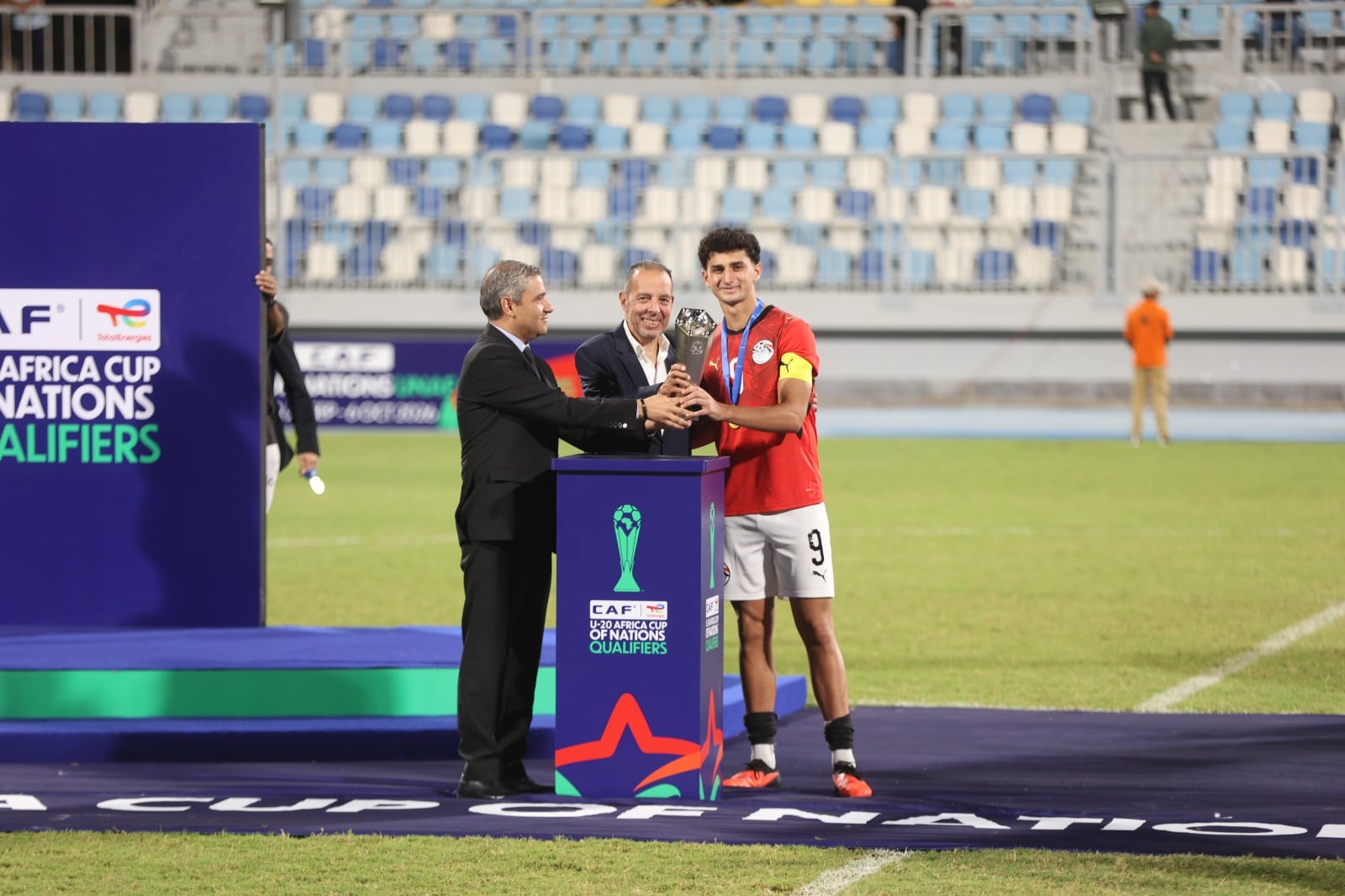 فرحة التتويج واحتفالات منتخب الشبا (2)