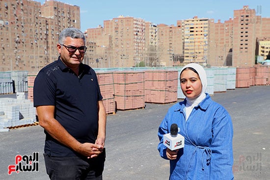 رئيس حي الطالبية ومحررة اليوم السابع
