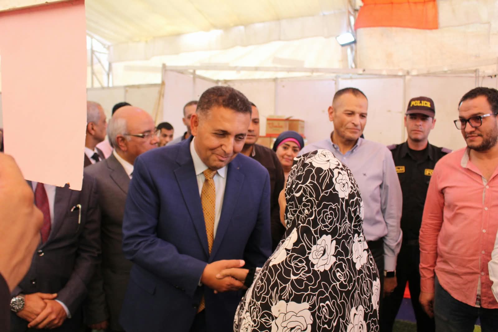 لقاء المحافظ بالأهالي