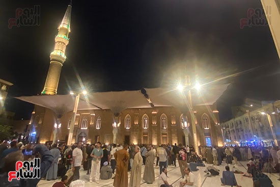 المريدون فى مسجد الحسين