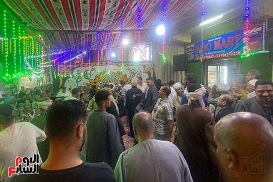 توافد المواطنين على الليلة الختامية لمولد سيدنا الحسين