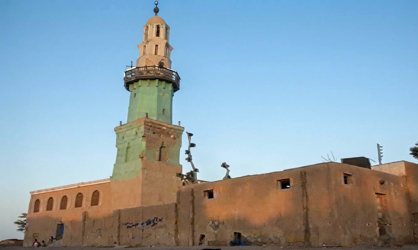 مبنى المسجد العمرى بالطود تاريخ فى شرق الأقصر
