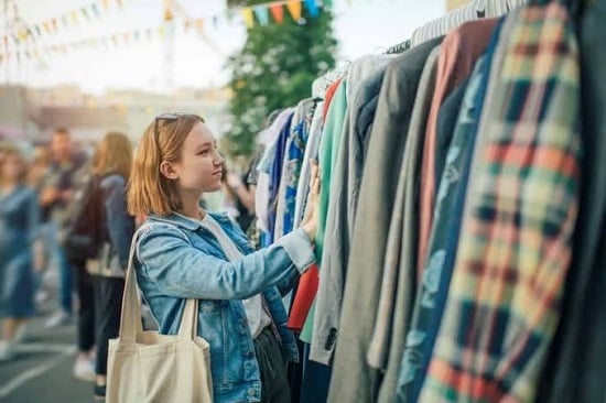 الملابس المستعملة