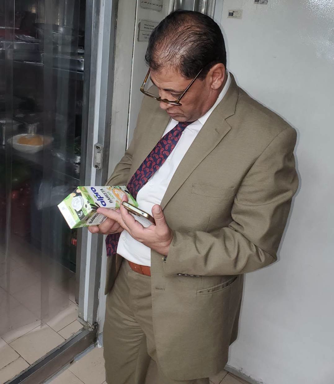 مدير بيطرى الأقصر خلال حملات مفاجئة على المطاعم