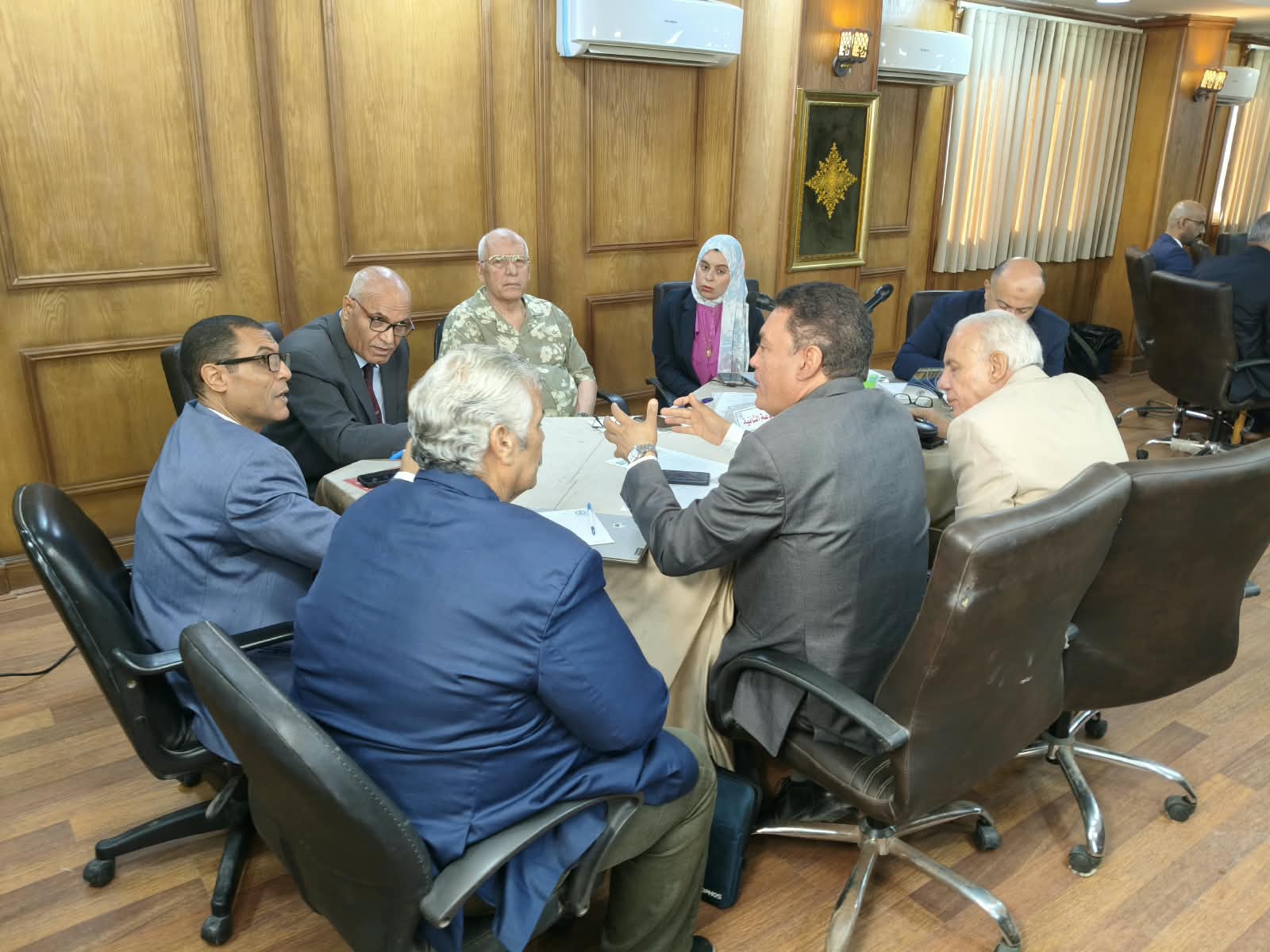 جلسة حوارية داخل جامعة العريش 