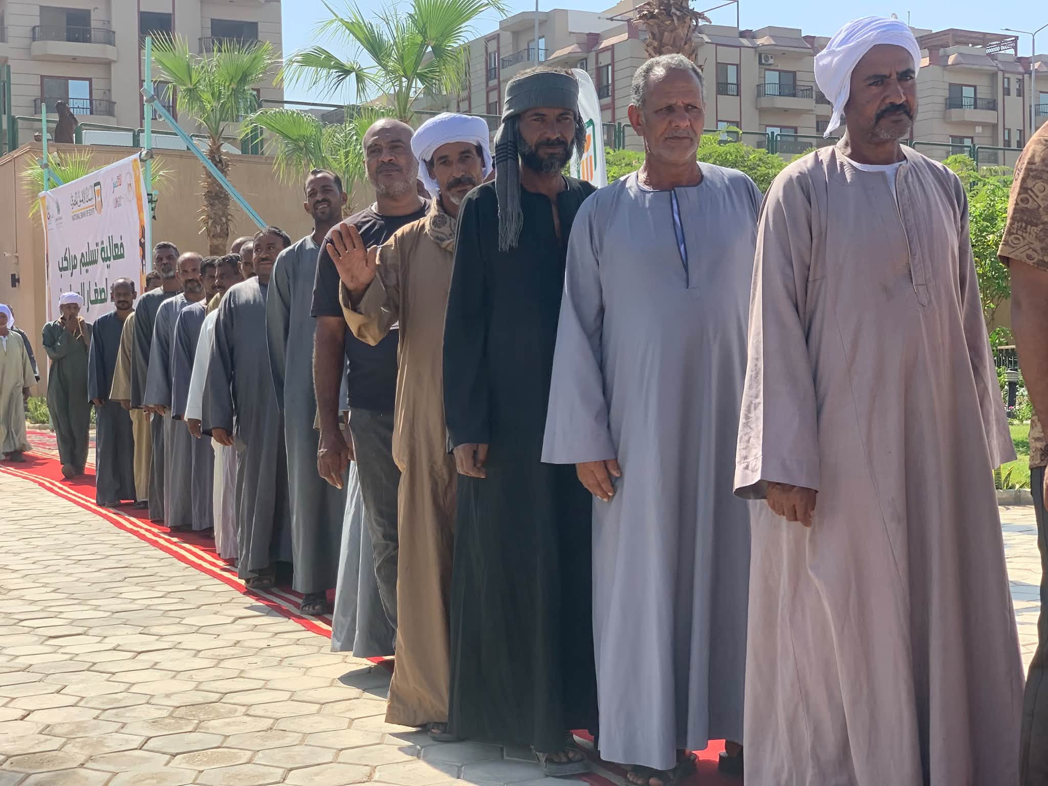 طوابير فرحة الصيادين بتسلم المراكب الجديدة