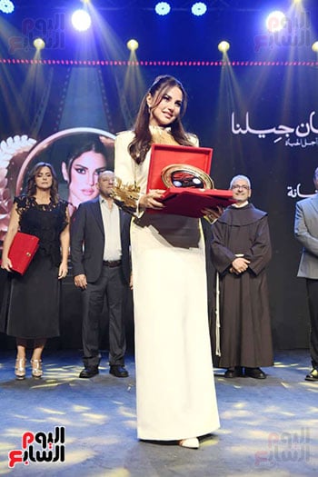 الفنانة درة الفنانة درة