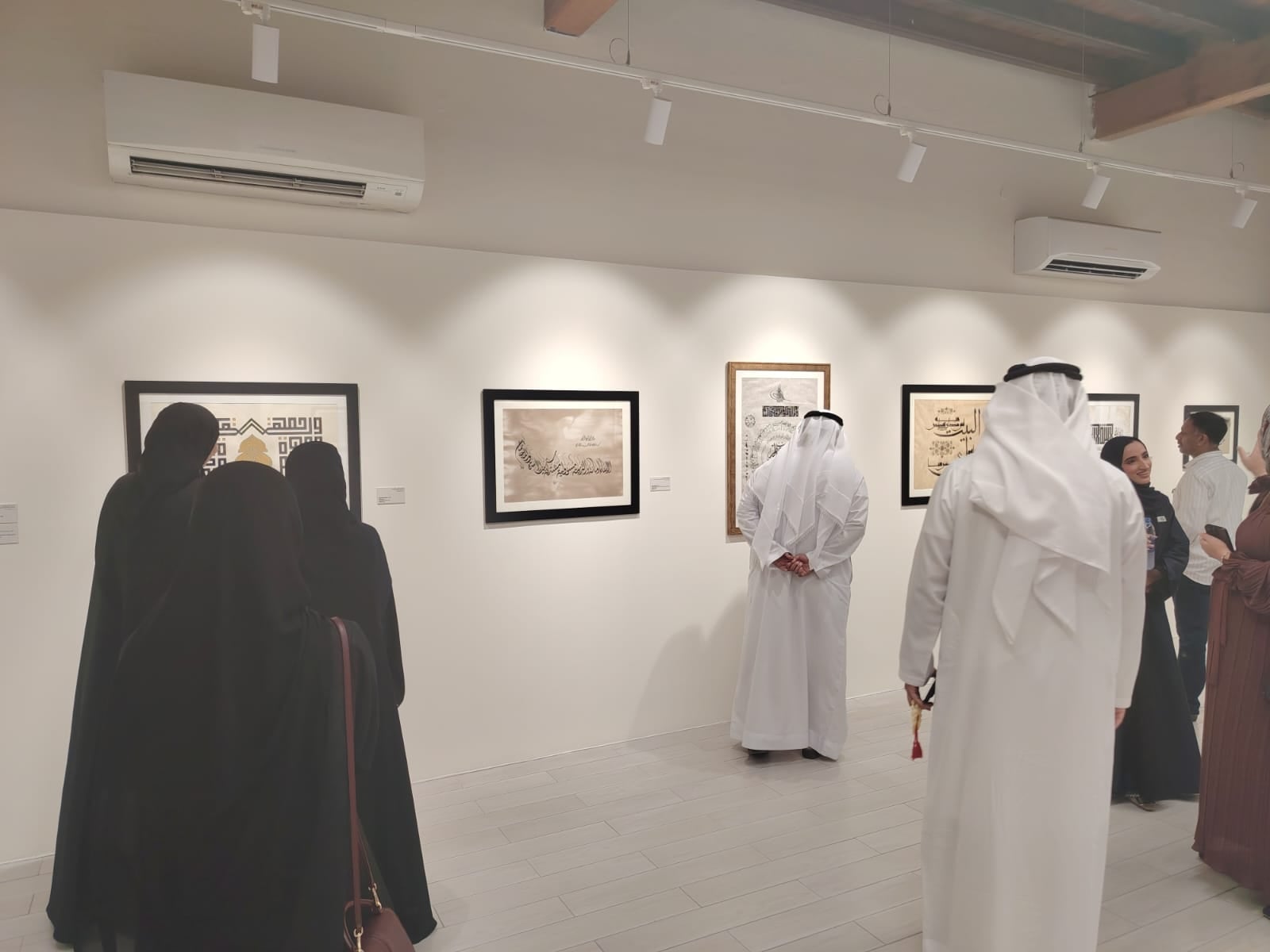 معرض أسرتي جنتي بملتقى الشارقة لفن الخط العربي معرض أسرتي جنتي بملتقى الشارقة لفن الخط العربي