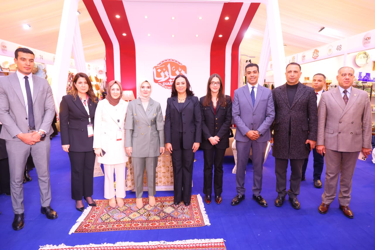 وزيرة التضامن ووزيرة الأسرة والخدمات الاجتماعية التركية بمعرض ديارنا للحرف اليدوية والتراثية