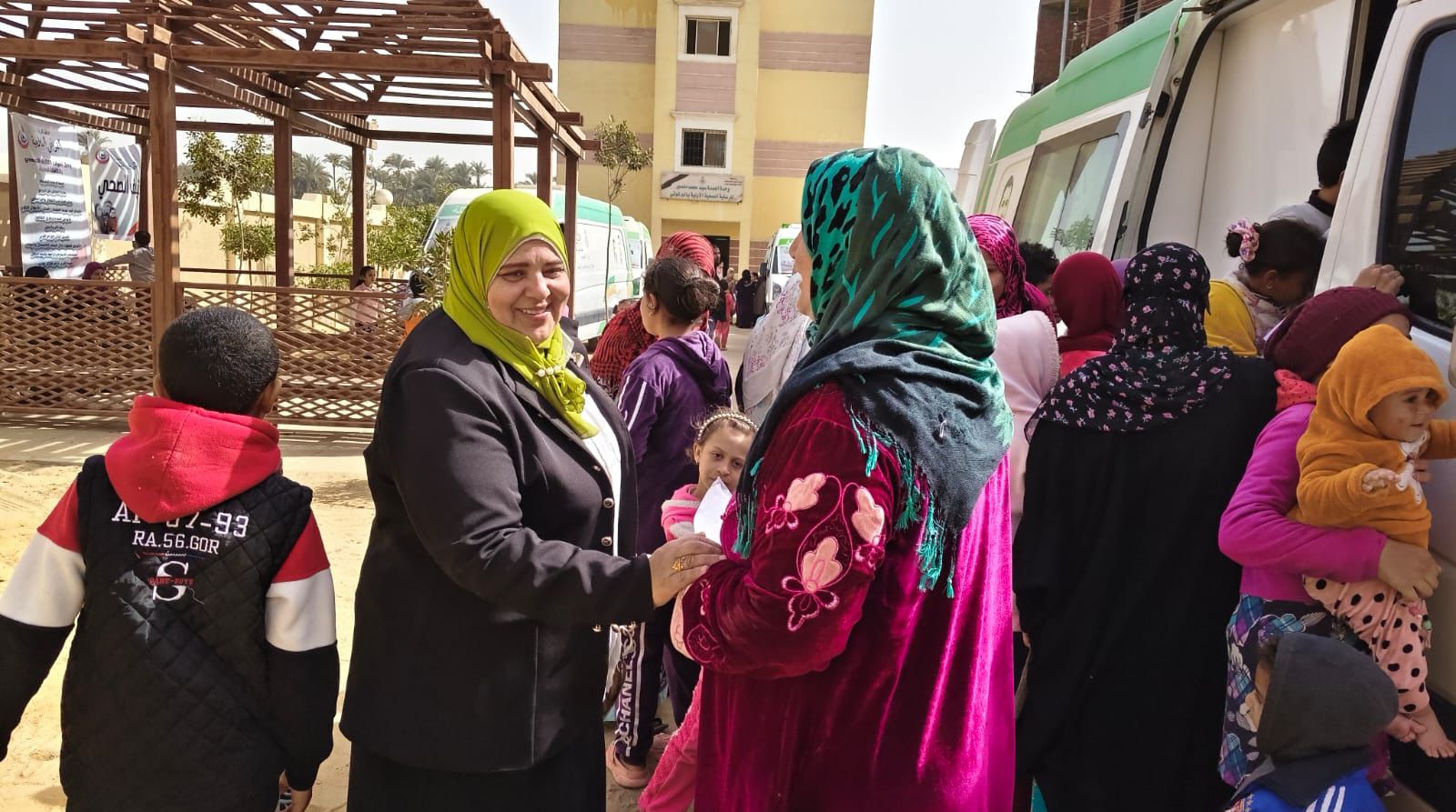 قافلة بقرية البرغوتي لتقديم الخدمات الطبية للمواطنين