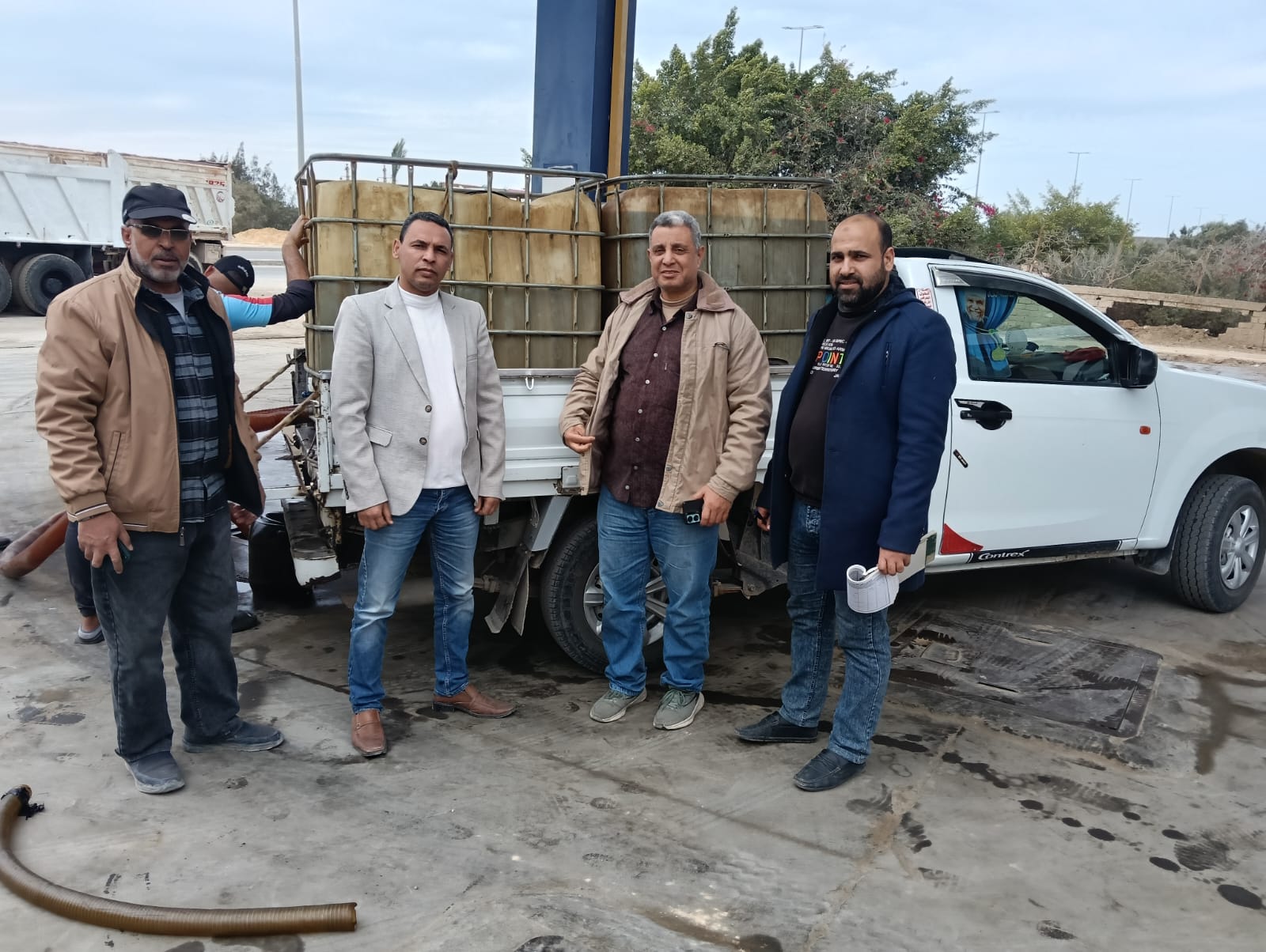 ضبط سيارة محملة بكمية من السولار المدعم ضبط سيارة محملة بكمية من السولار المدعم