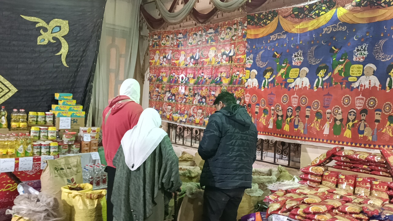 جانب من توافد المواطنين على المعرض