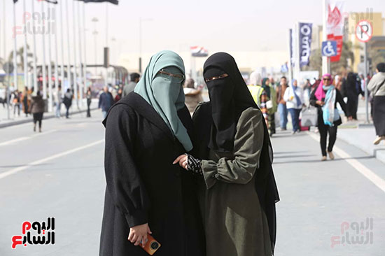 لقطات تذكارية للزوار