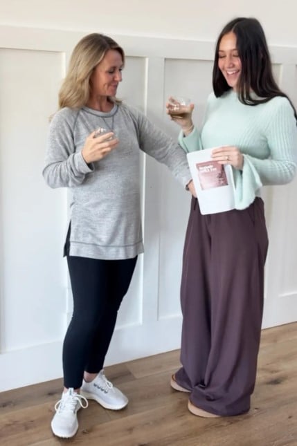 جدة تكتشف حملها الـ 12 تزامنا مع الحمل الأول لابنتها