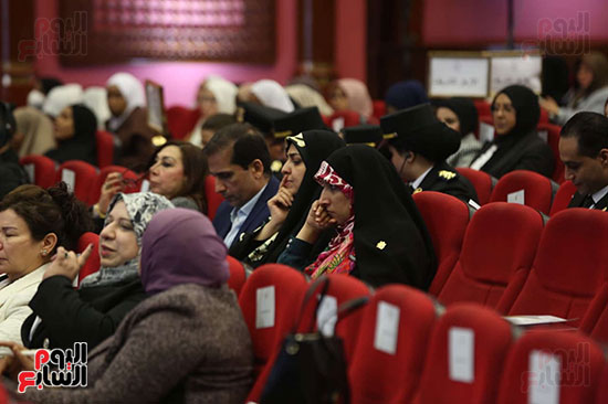 المشاركين بالجلسة العلمية الاولي