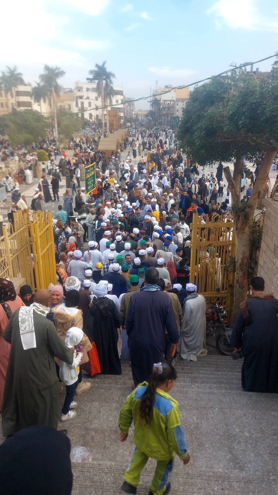 بهجة مسيرة أعضاء الطريق الجازولية الحسينية الشاذلية بساحة أبو الحجاج