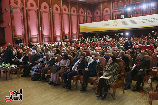 الحضور بالجلسة العلمية الاولي