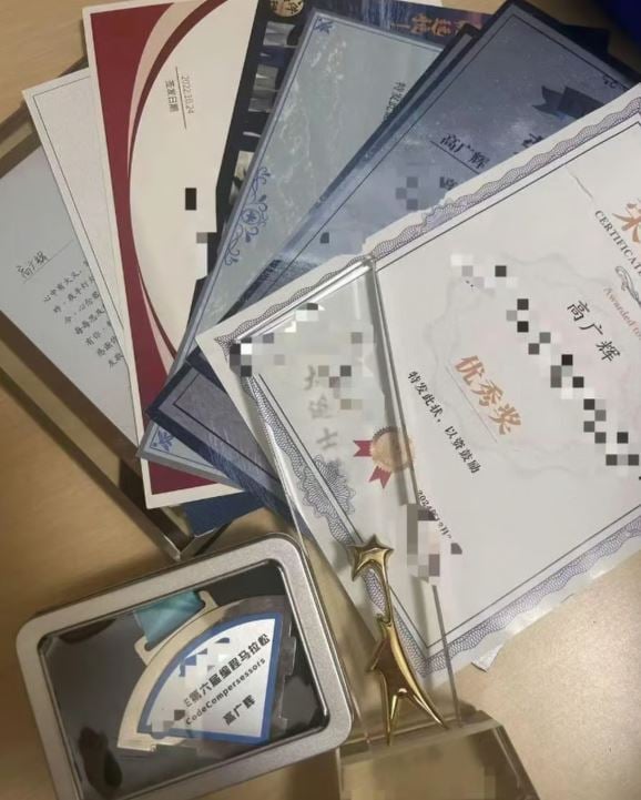 فاز بالعديد من الجوائز